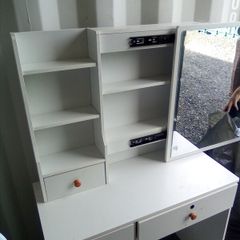 Used vanity and selfie light 50 euro for both need gone asap