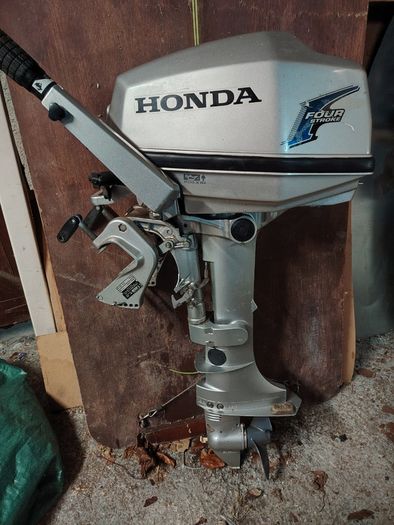 Honda 5hp outboard engine
