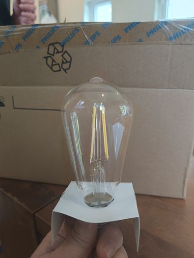 10 x Philips 806 lumen screw-in bulbs