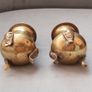 Vintage footed Brass salt and pepper shakers  H 9.5cm Image 4