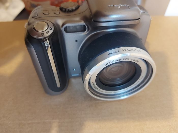 Schneider-KREUZNACH, Variogon 35mm-430mm(Equivalent) AF 12 x Optical Zoom Digital Camera, unsure of the Model, Possibly Kodak Easyshare, no Battery or Memory Card, so cannot test, Excellent cosmetic condition