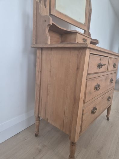 Vintage style dressing table