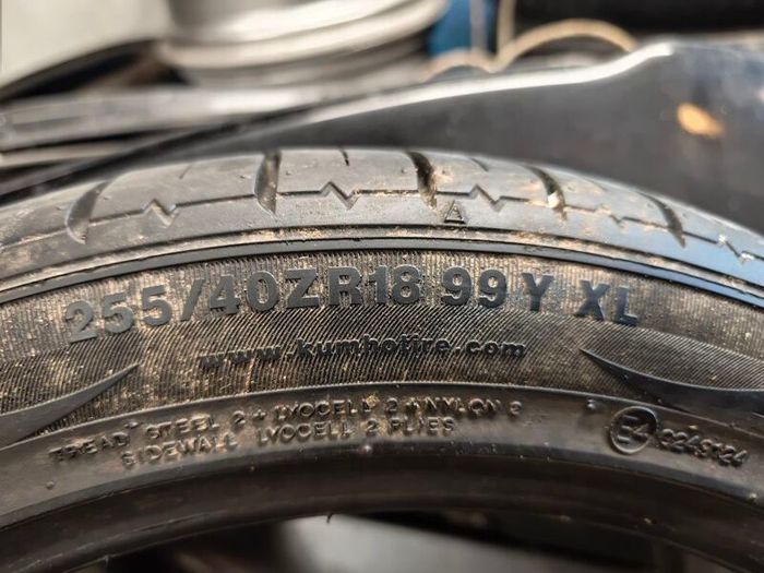 255-40-zr18 2x tyres