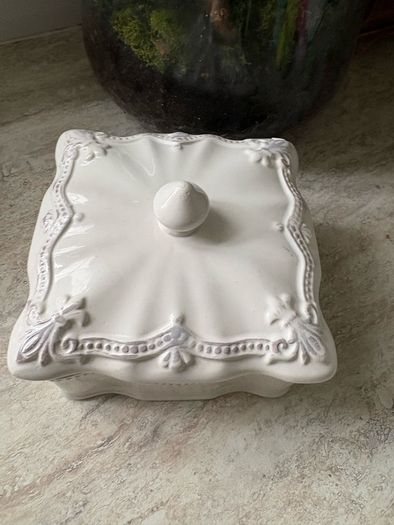 New French inspired ceramic lidded storage box in antique white.