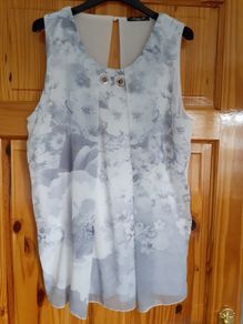 Top - Grey & White - Size 14 - NEW