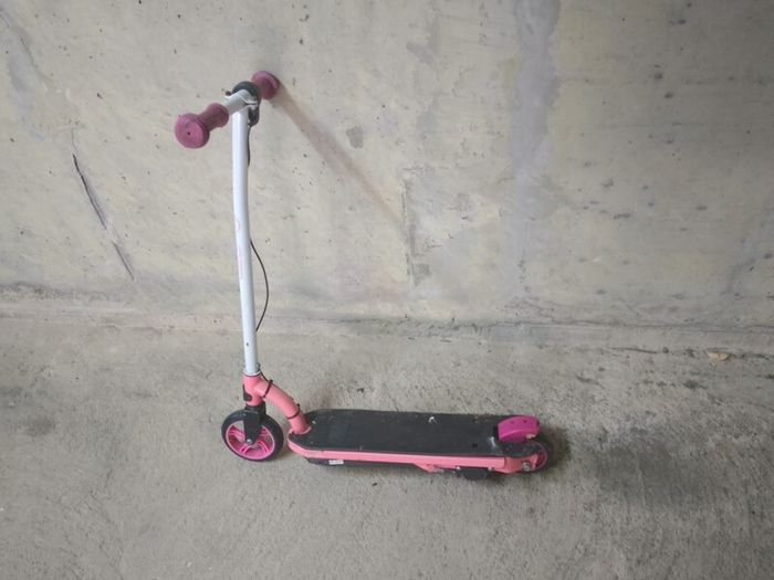 Go Skitz VS100 Electric Scooter