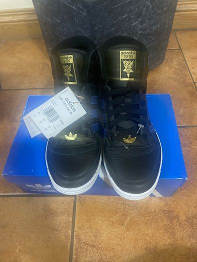 Adidas Trainers Hightop Adidas Original size 6.5 runners brand new