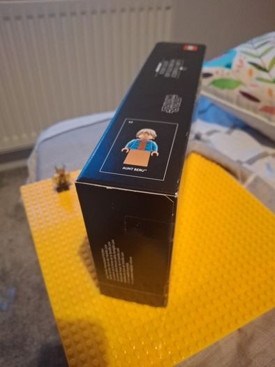 Lego star wars minifigures: Owen and Beru Lars