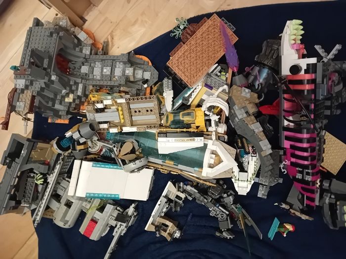 Lego 23kg for 200e / selling figures separately 120 for 300e