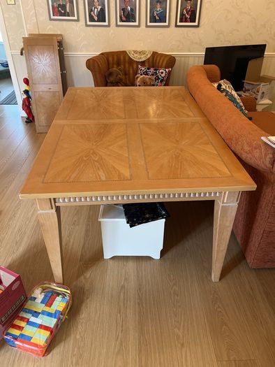 kitchen table and chairs