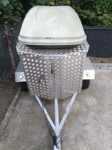 Camping trailer