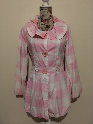 Beautiful pink & white Belted Coat, New With Tags