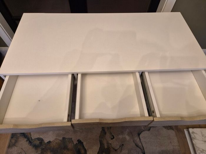 Desk with monitor stand/organiser&mat