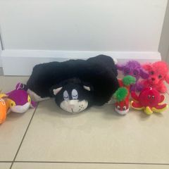 Assorted plushy toys