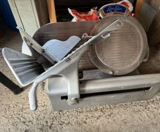 Meat slicer