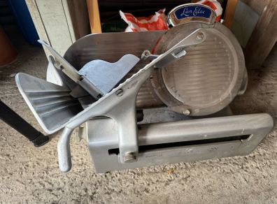 Meat slicer