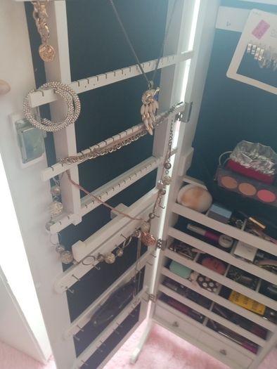 white long stand jewelry box