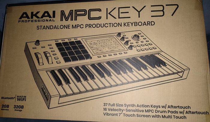 Akai MPC Key 37 Like New