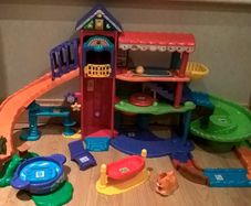 V Tech toot toot pet hotel
