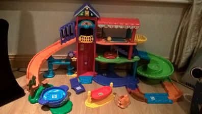 V Tech toot toot pet hotel