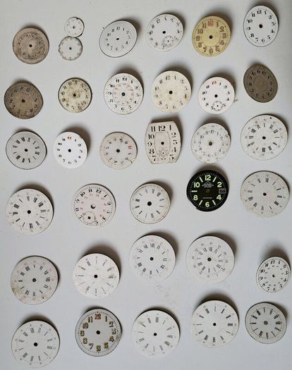 Selection of 32 Vintage Wrist & Fob Watch Dials
