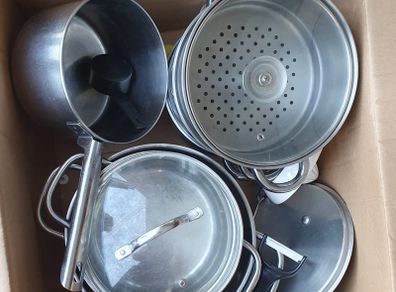 Set of saucepans