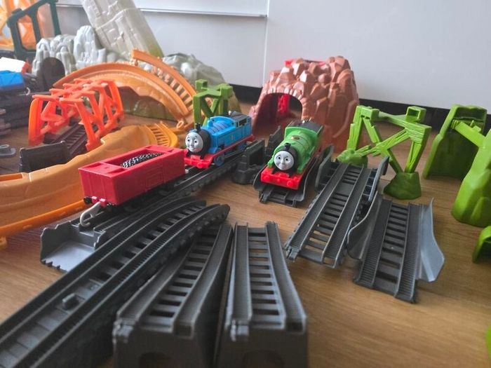 Thomas & Friends over 12m+  of tracks + 7 trains [90+ pieces set]