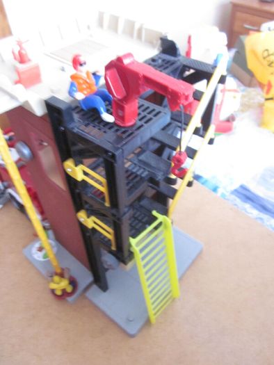 Fisher Price Fire Station,Brigade and Figures
