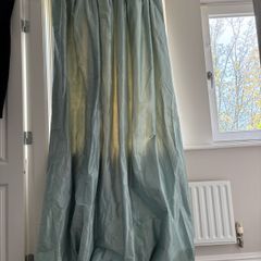 2 blue curtains