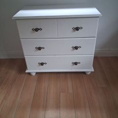 chest of drawers