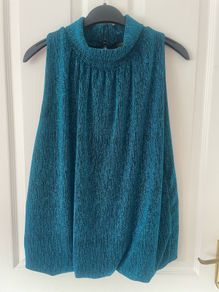 Ladies Carrig Donn Top Size Medium