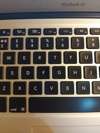 Apple MacBook Air 13 inch, Model A1369,  i5,  1,7GHz, no Ram, needs Ram, excellent cosmetic condition