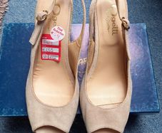 Brand new Carl Scarpa Wedges Size 5
