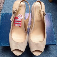 Brand new Carl Scarpa Wedges Size 5