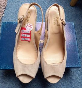 Brand new Carl Scarpa Wedges Size 5