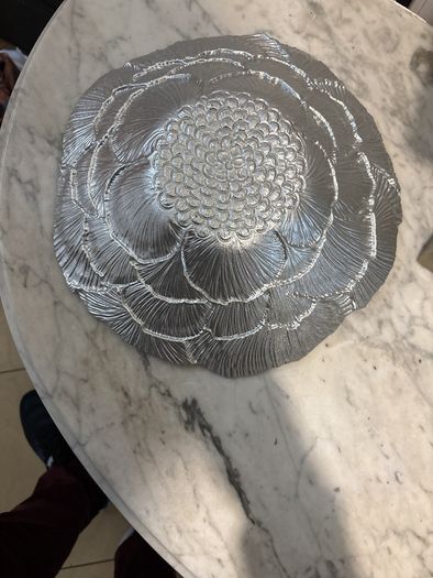 Decorative glass bowl