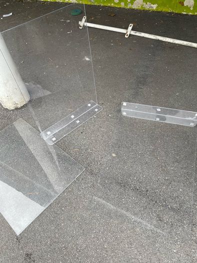 Freestanding perspex screens