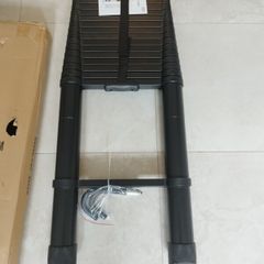 Aluminium telescopic ladder