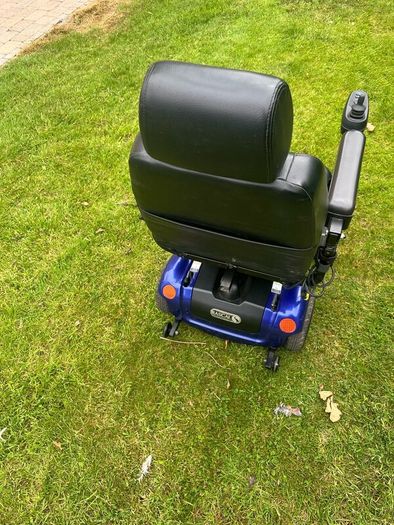 Compact wheelchair