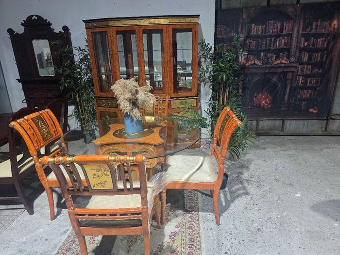 table+6 chairs+displqy cabinet