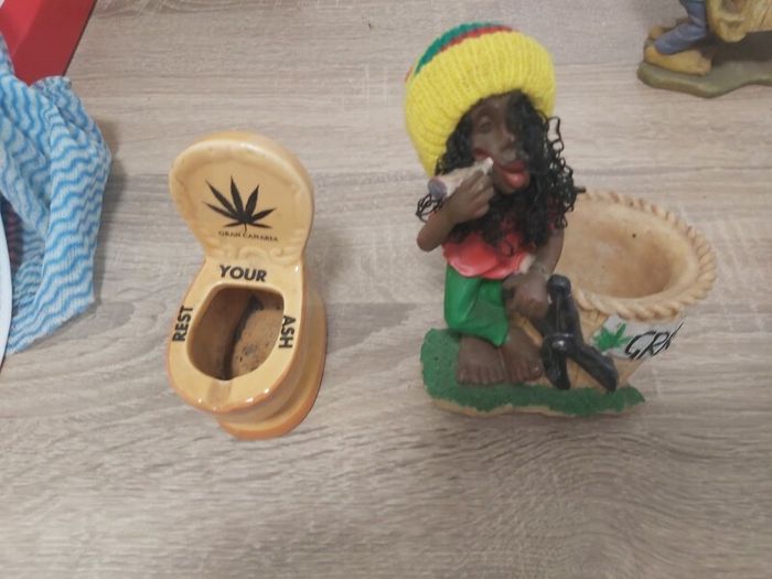 novelty ashtrays