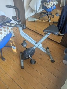 Exercise bike (V-fit)