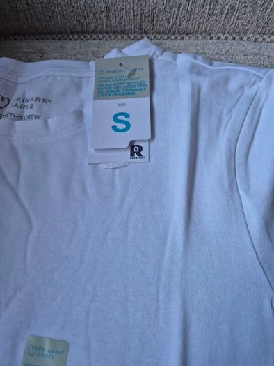 5 white tshirts