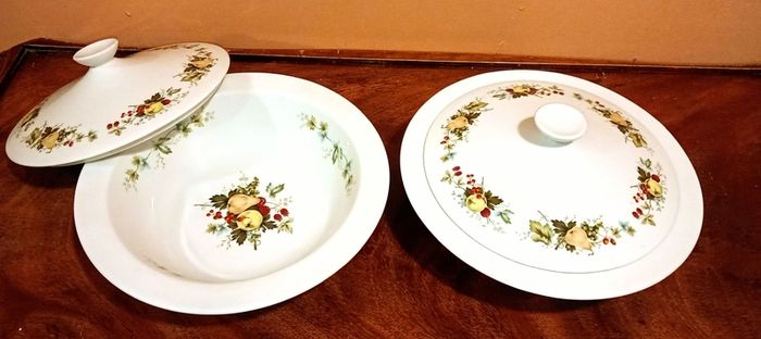 Vintage Royal Doulton Miramont 32 piece Dinner Set. Translucent China.