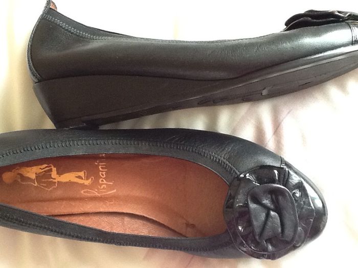 Soft leather and patent wedge shoe. Size 40