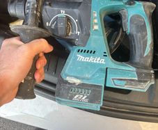 makita compact sds with 5A battery