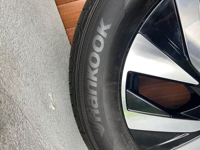 New genuine Volkswagon Venezia Alloy Rims & Tyres