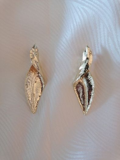 Gold leaf earrings