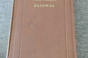Northern Gateway 1963 hardback Northern Territories Australia in good condition with some wear to the cover and some writing on the inside front page FREE STANDARD POSTAGE INCLUDED