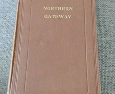Northern Gateway 1963 hardback Northern Territories Australia in good condition with some wear to the cover and some writing on the inside front page FREE STANDARD POSTAGE INCLUDED